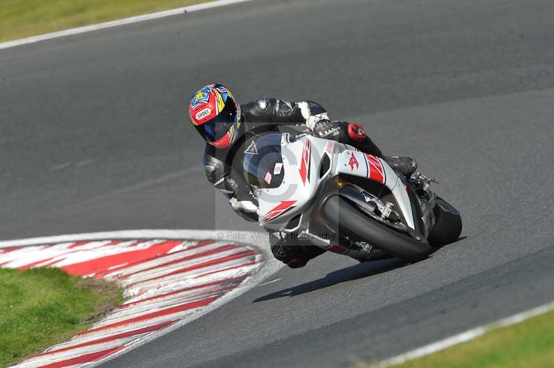 Motorcycle action photographs;event digital images;eventdigitalimages;no limits trackday;oulton park;oulton park circuit cheshire;oulton park photographs;peter wileman photography;trackday;trackday digital images;trackday photos