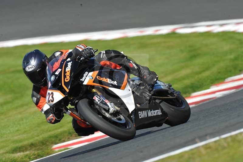 Motorcycle action photographs;event digital images;eventdigitalimages;no limits trackday;oulton park;oulton park circuit cheshire;oulton park photographs;peter wileman photography;trackday;trackday digital images;trackday photos