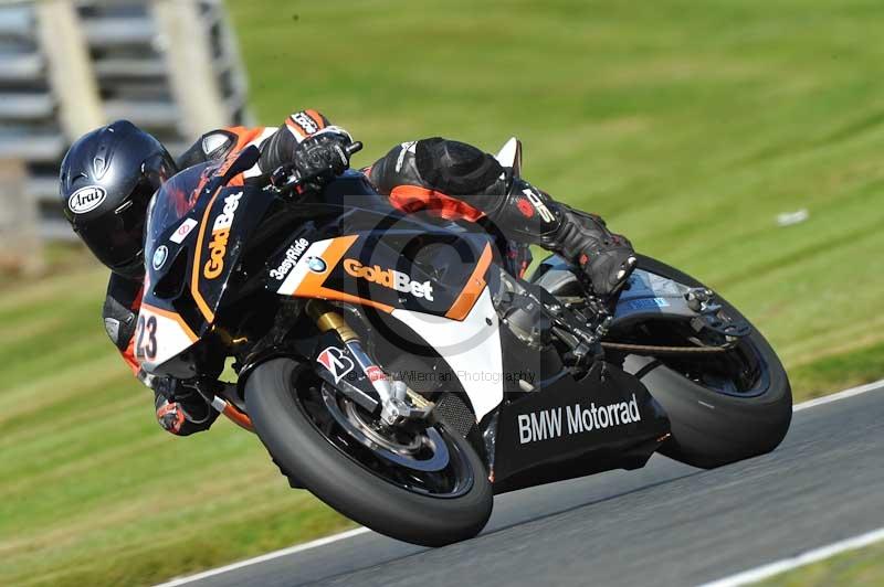 Motorcycle action photographs;event digital images;eventdigitalimages;no limits trackday;oulton park;oulton park circuit cheshire;oulton park photographs;peter wileman photography;trackday;trackday digital images;trackday photos