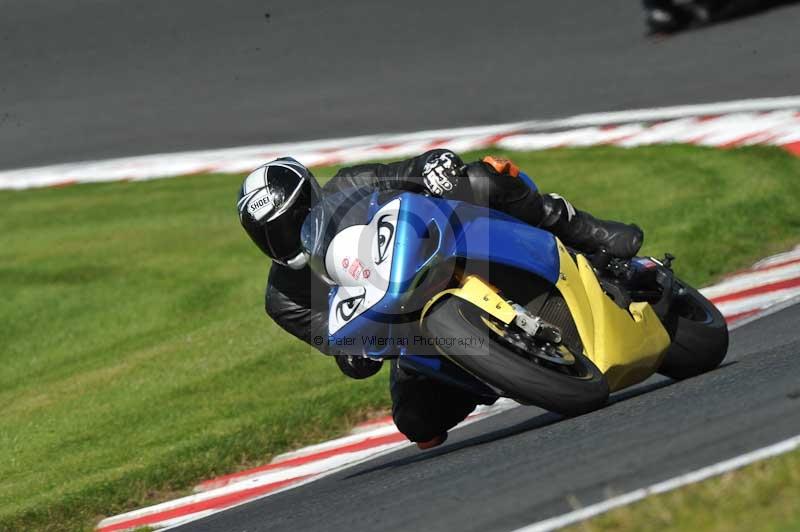 Motorcycle action photographs;event digital images;eventdigitalimages;no limits trackday;oulton park;oulton park circuit cheshire;oulton park photographs;peter wileman photography;trackday;trackday digital images;trackday photos