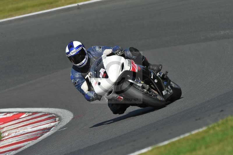Motorcycle action photographs;event digital images;eventdigitalimages;no limits trackday;oulton park;oulton park circuit cheshire;oulton park photographs;peter wileman photography;trackday;trackday digital images;trackday photos