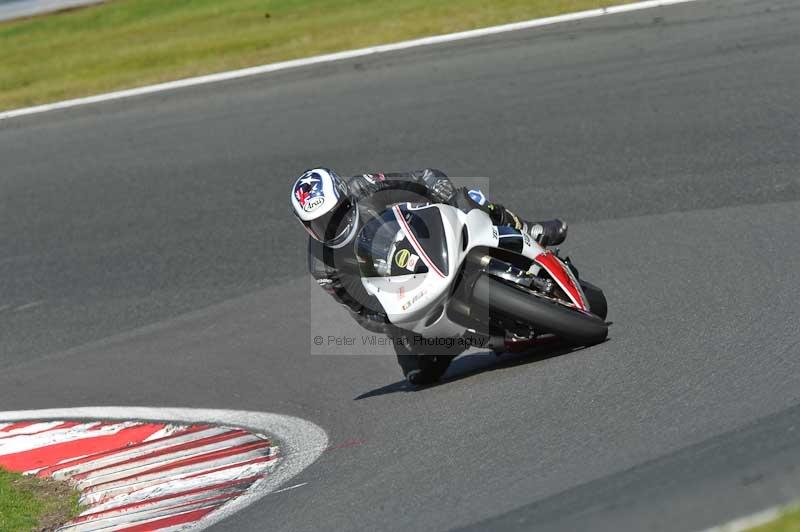 Motorcycle action photographs;event digital images;eventdigitalimages;no limits trackday;oulton park;oulton park circuit cheshire;oulton park photographs;peter wileman photography;trackday;trackday digital images;trackday photos