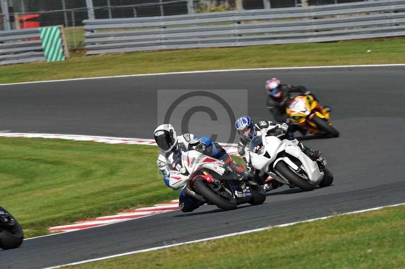Motorcycle action photographs;event digital images;eventdigitalimages;no limits trackday;oulton park;oulton park circuit cheshire;oulton park photographs;peter wileman photography;trackday;trackday digital images;trackday photos