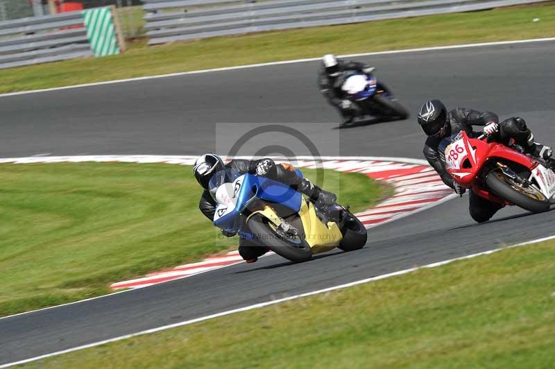 Motorcycle action photographs;event digital images;eventdigitalimages;no limits trackday;oulton park;oulton park circuit cheshire;oulton park photographs;peter wileman photography;trackday;trackday digital images;trackday photos