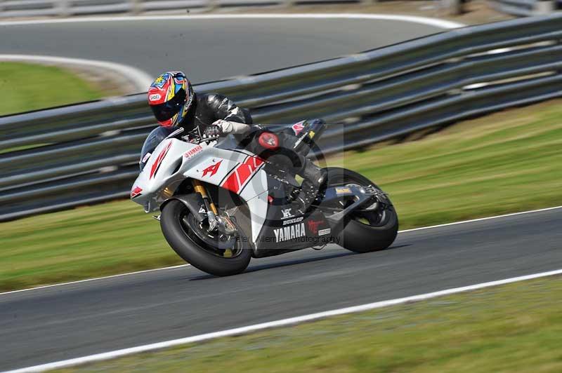 Motorcycle action photographs;event digital images;eventdigitalimages;no limits trackday;oulton park;oulton park circuit cheshire;oulton park photographs;peter wileman photography;trackday;trackday digital images;trackday photos