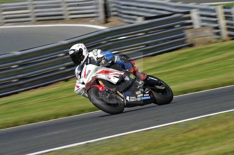 Motorcycle action photographs;event digital images;eventdigitalimages;no limits trackday;oulton park;oulton park circuit cheshire;oulton park photographs;peter wileman photography;trackday;trackday digital images;trackday photos