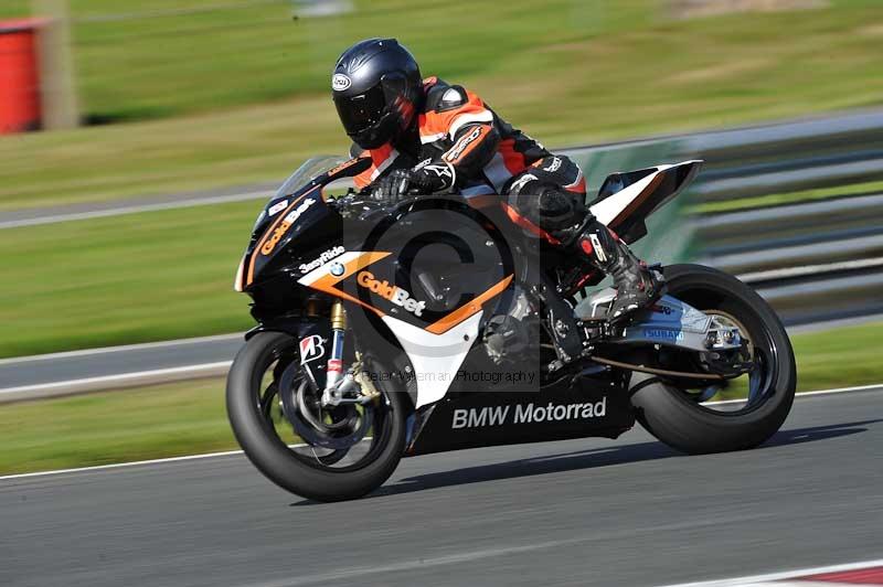 Motorcycle action photographs;event digital images;eventdigitalimages;no limits trackday;oulton park;oulton park circuit cheshire;oulton park photographs;peter wileman photography;trackday;trackday digital images;trackday photos