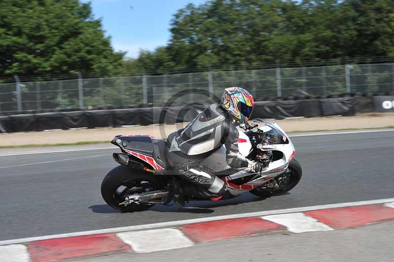 Motorcycle action photographs;event digital images;eventdigitalimages;no limits trackday;oulton park;oulton park circuit cheshire;oulton park photographs;peter wileman photography;trackday;trackday digital images;trackday photos