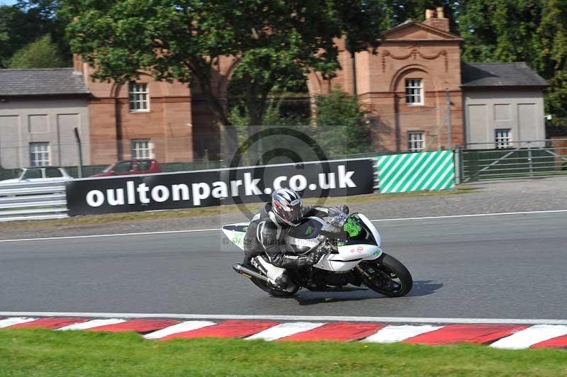 Motorcycle action photographs;event digital images;eventdigitalimages;no limits trackday;oulton park;oulton park circuit cheshire;oulton park photographs;peter wileman photography;trackday;trackday digital images;trackday photos