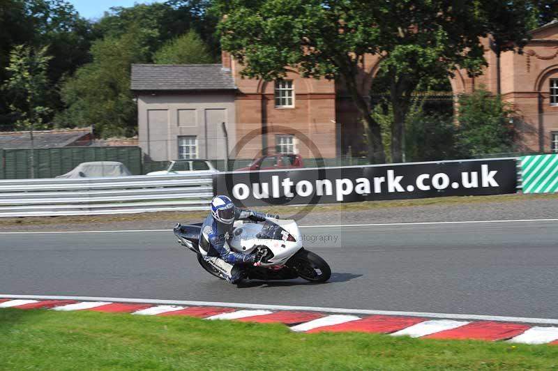 Motorcycle action photographs;event digital images;eventdigitalimages;no limits trackday;oulton park;oulton park circuit cheshire;oulton park photographs;peter wileman photography;trackday;trackday digital images;trackday photos