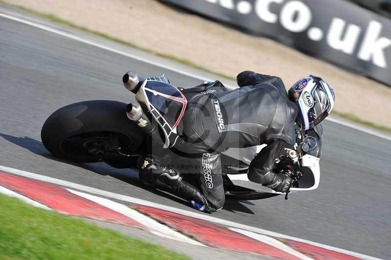 Motorcycle action photographs;event digital images;eventdigitalimages;no limits trackday;oulton park;oulton park circuit cheshire;oulton park photographs;peter wileman photography;trackday;trackday digital images;trackday photos