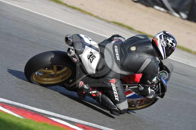 Motorcycle action photographs;event digital images;eventdigitalimages;no limits trackday;oulton park;oulton park circuit cheshire;oulton park photographs;peter wileman photography;trackday;trackday digital images;trackday photos