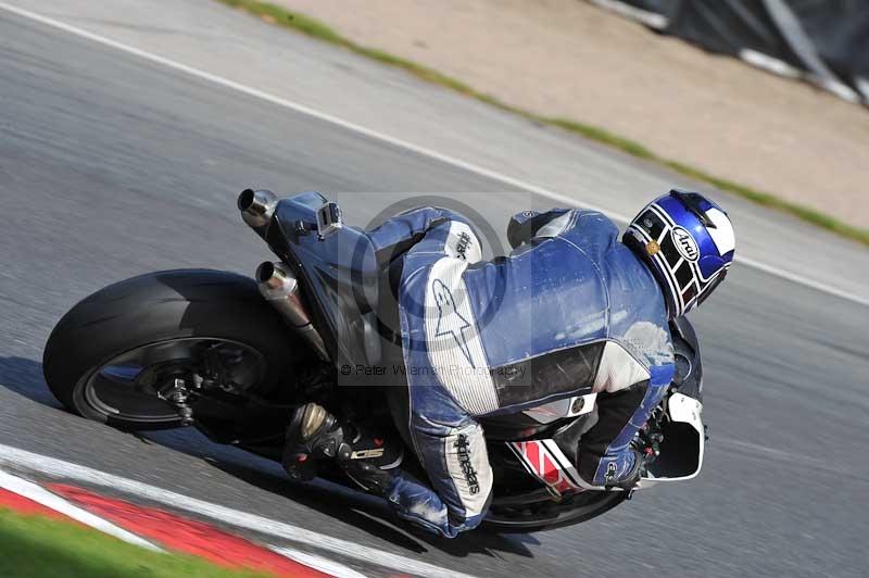 Motorcycle action photographs;event digital images;eventdigitalimages;no limits trackday;oulton park;oulton park circuit cheshire;oulton park photographs;peter wileman photography;trackday;trackday digital images;trackday photos