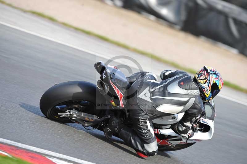 Motorcycle action photographs;event digital images;eventdigitalimages;no limits trackday;oulton park;oulton park circuit cheshire;oulton park photographs;peter wileman photography;trackday;trackday digital images;trackday photos