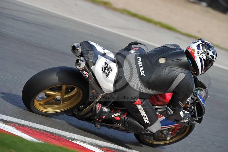 Motorcycle action photographs;event digital images;eventdigitalimages;no limits trackday;oulton park;oulton park circuit cheshire;oulton park photographs;peter wileman photography;trackday;trackday digital images;trackday photos