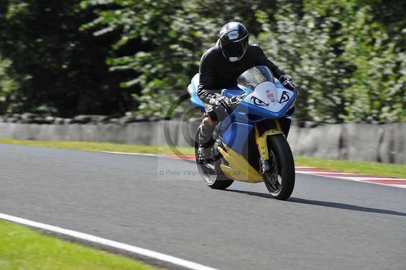 Motorcycle action photographs;event digital images;eventdigitalimages;no limits trackday;oulton park;oulton park circuit cheshire;oulton park photographs;peter wileman photography;trackday;trackday digital images;trackday photos