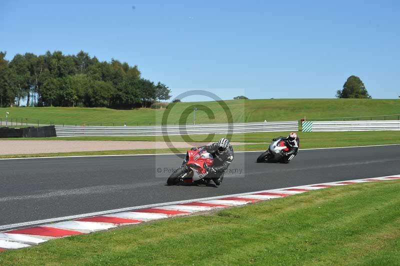 Motorcycle action photographs;event digital images;eventdigitalimages;no limits trackday;oulton park;oulton park circuit cheshire;oulton park photographs;peter wileman photography;trackday;trackday digital images;trackday photos