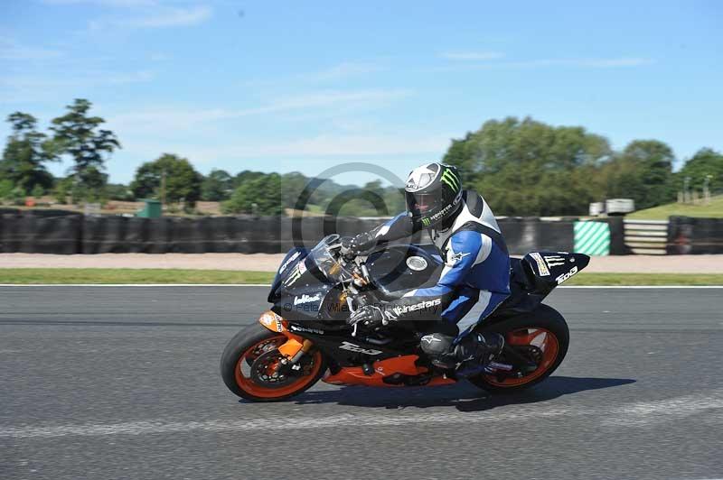 Motorcycle action photographs;event digital images;eventdigitalimages;no limits trackday;oulton park;oulton park circuit cheshire;oulton park photographs;peter wileman photography;trackday;trackday digital images;trackday photos
