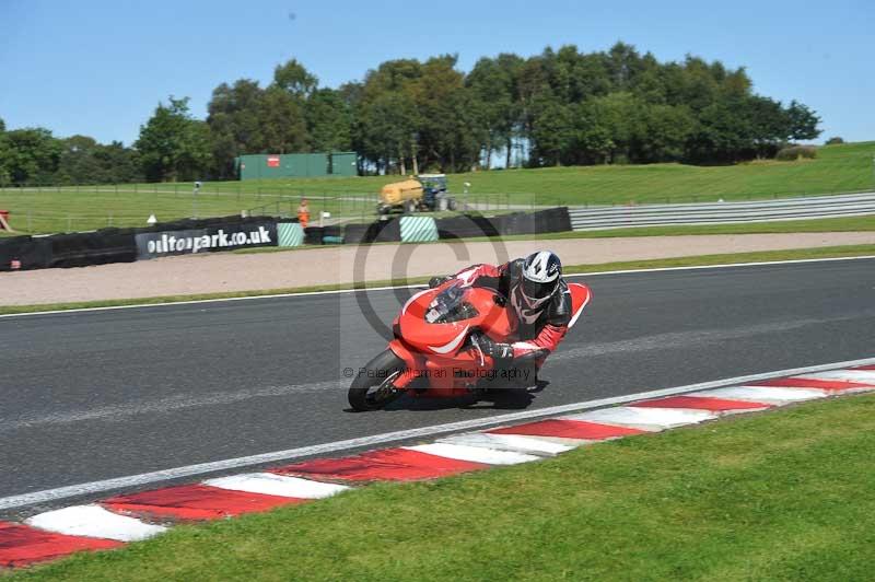 Motorcycle action photographs;event digital images;eventdigitalimages;no limits trackday;oulton park;oulton park circuit cheshire;oulton park photographs;peter wileman photography;trackday;trackday digital images;trackday photos