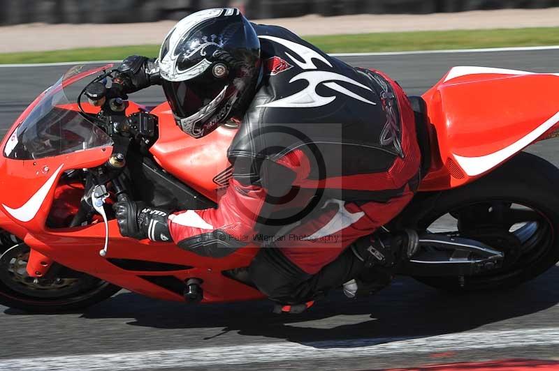 Motorcycle action photographs;event digital images;eventdigitalimages;no limits trackday;oulton park;oulton park circuit cheshire;oulton park photographs;peter wileman photography;trackday;trackday digital images;trackday photos