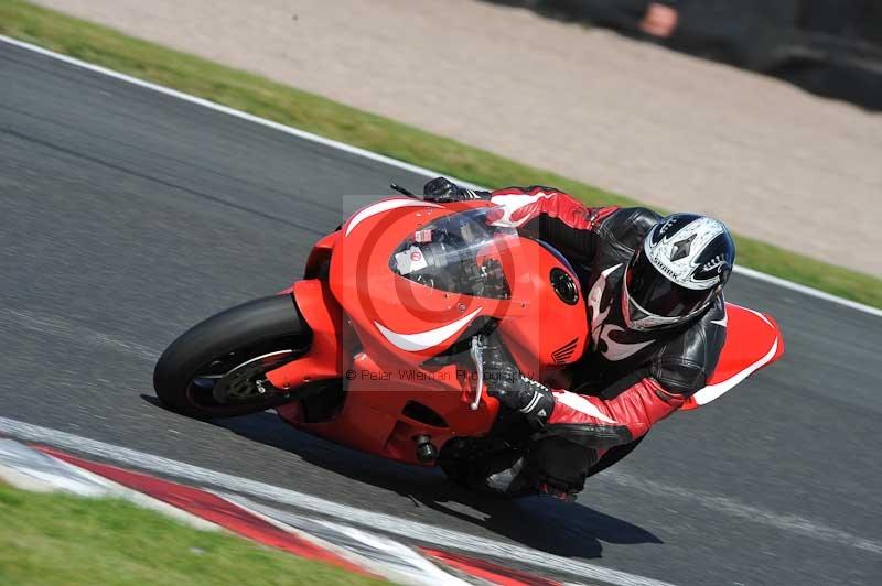 Motorcycle action photographs;event digital images;eventdigitalimages;no limits trackday;oulton park;oulton park circuit cheshire;oulton park photographs;peter wileman photography;trackday;trackday digital images;trackday photos