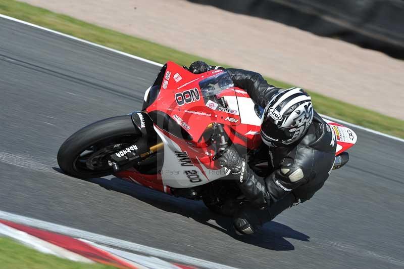 Motorcycle action photographs;event digital images;eventdigitalimages;no limits trackday;oulton park;oulton park circuit cheshire;oulton park photographs;peter wileman photography;trackday;trackday digital images;trackday photos