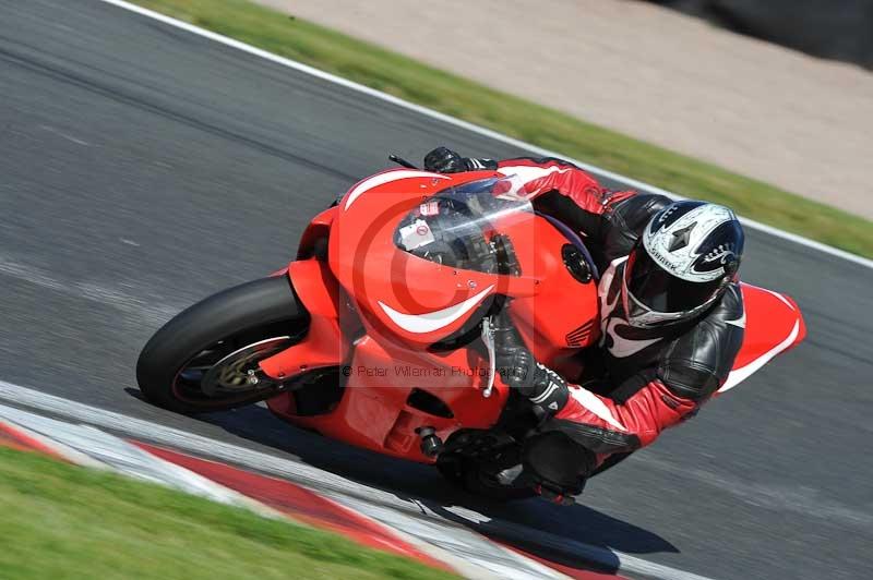Motorcycle action photographs;event digital images;eventdigitalimages;no limits trackday;oulton park;oulton park circuit cheshire;oulton park photographs;peter wileman photography;trackday;trackday digital images;trackday photos