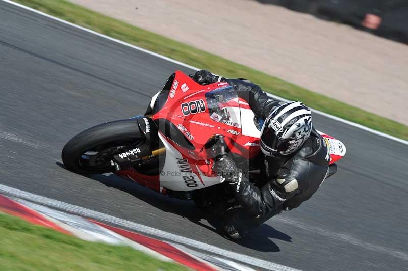 Motorcycle action photographs;event digital images;eventdigitalimages;no limits trackday;oulton park;oulton park circuit cheshire;oulton park photographs;peter wileman photography;trackday;trackday digital images;trackday photos