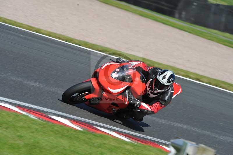 Motorcycle action photographs;event digital images;eventdigitalimages;no limits trackday;oulton park;oulton park circuit cheshire;oulton park photographs;peter wileman photography;trackday;trackday digital images;trackday photos