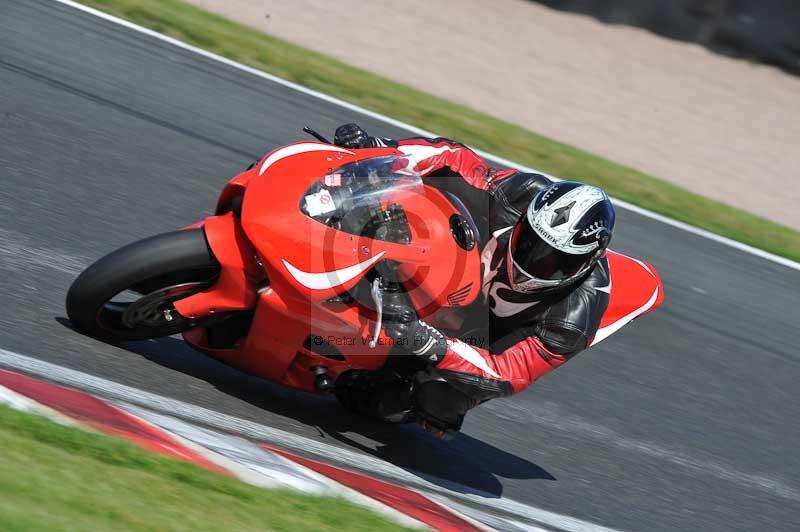 Motorcycle action photographs;event digital images;eventdigitalimages;no limits trackday;oulton park;oulton park circuit cheshire;oulton park photographs;peter wileman photography;trackday;trackday digital images;trackday photos