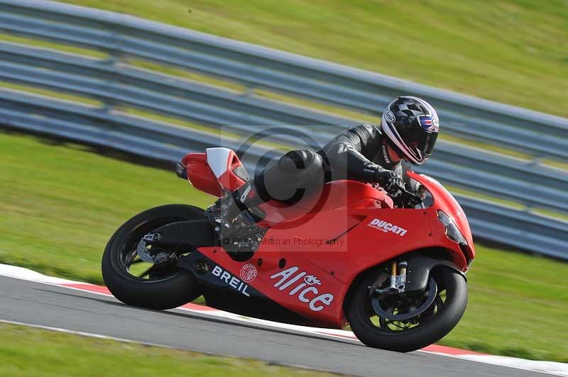 Motorcycle action photographs;event digital images;eventdigitalimages;no limits trackday;oulton park;oulton park circuit cheshire;oulton park photographs;peter wileman photography;trackday;trackday digital images;trackday photos