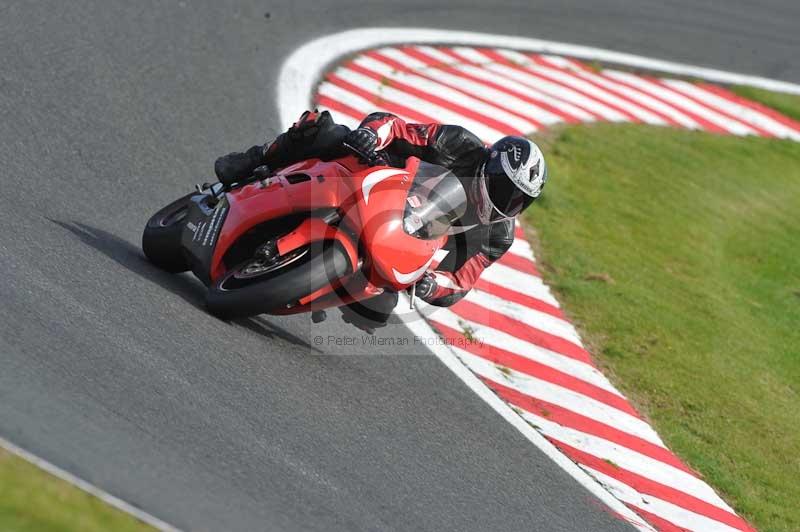 Motorcycle action photographs;event digital images;eventdigitalimages;no limits trackday;oulton park;oulton park circuit cheshire;oulton park photographs;peter wileman photography;trackday;trackday digital images;trackday photos