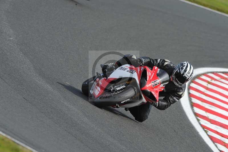 Motorcycle action photographs;event digital images;eventdigitalimages;no limits trackday;oulton park;oulton park circuit cheshire;oulton park photographs;peter wileman photography;trackday;trackday digital images;trackday photos