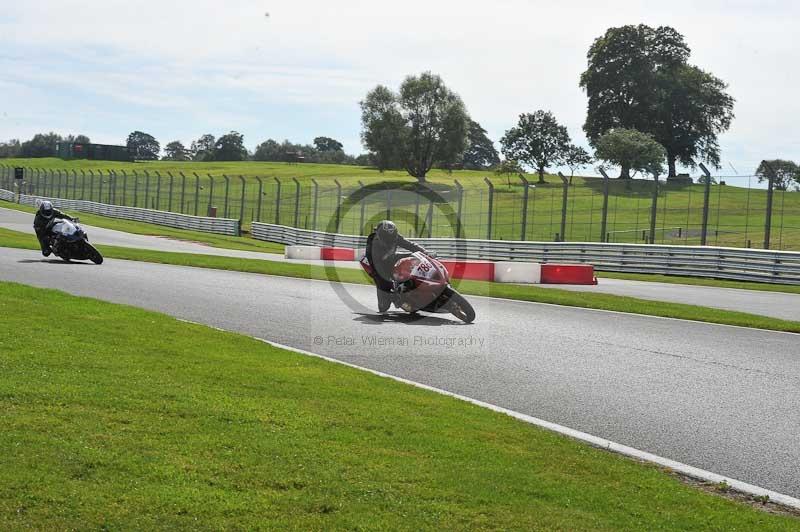 Motorcycle action photographs;event digital images;eventdigitalimages;no limits trackday;oulton park;oulton park circuit cheshire;oulton park photographs;peter wileman photography;trackday;trackday digital images;trackday photos