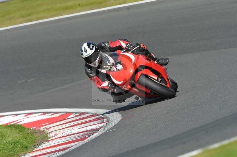 Motorcycle action photographs;event digital images;eventdigitalimages;no limits trackday;oulton park;oulton park circuit cheshire;oulton park photographs;peter wileman photography;trackday;trackday digital images;trackday photos