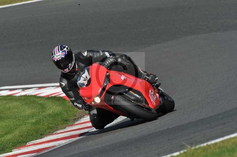 Motorcycle action photographs;event digital images;eventdigitalimages;no limits trackday;oulton park;oulton park circuit cheshire;oulton park photographs;peter wileman photography;trackday;trackday digital images;trackday photos