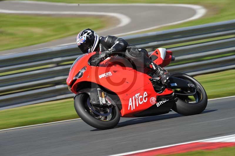 Motorcycle action photographs;event digital images;eventdigitalimages;no limits trackday;oulton park;oulton park circuit cheshire;oulton park photographs;peter wileman photography;trackday;trackday digital images;trackday photos