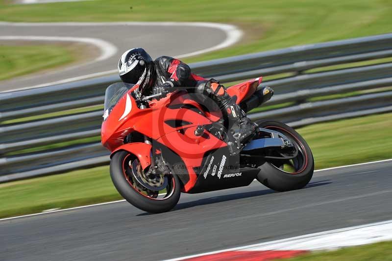 Motorcycle action photographs;event digital images;eventdigitalimages;no limits trackday;oulton park;oulton park circuit cheshire;oulton park photographs;peter wileman photography;trackday;trackday digital images;trackday photos