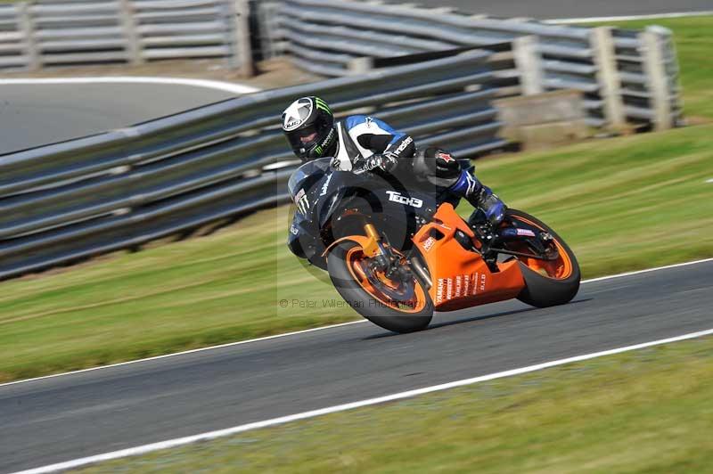 Motorcycle action photographs;event digital images;eventdigitalimages;no limits trackday;oulton park;oulton park circuit cheshire;oulton park photographs;peter wileman photography;trackday;trackday digital images;trackday photos
