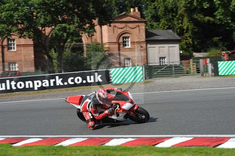 Motorcycle action photographs;event digital images;eventdigitalimages;no limits trackday;oulton park;oulton park circuit cheshire;oulton park photographs;peter wileman photography;trackday;trackday digital images;trackday photos