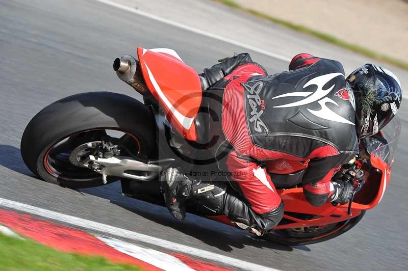 Motorcycle action photographs;event digital images;eventdigitalimages;no limits trackday;oulton park;oulton park circuit cheshire;oulton park photographs;peter wileman photography;trackday;trackday digital images;trackday photos