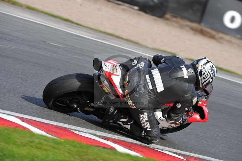 Motorcycle action photographs;event digital images;eventdigitalimages;no limits trackday;oulton park;oulton park circuit cheshire;oulton park photographs;peter wileman photography;trackday;trackday digital images;trackday photos
