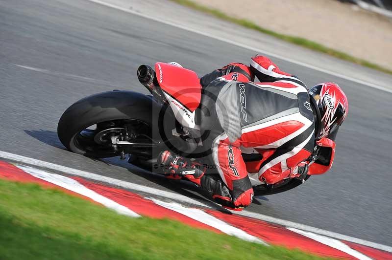 Motorcycle action photographs;event digital images;eventdigitalimages;no limits trackday;oulton park;oulton park circuit cheshire;oulton park photographs;peter wileman photography;trackday;trackday digital images;trackday photos