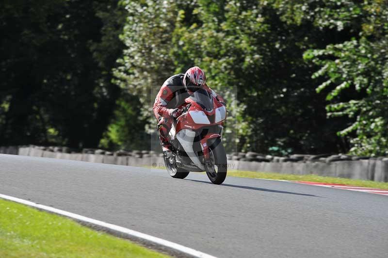 Motorcycle action photographs;event digital images;eventdigitalimages;no limits trackday;oulton park;oulton park circuit cheshire;oulton park photographs;peter wileman photography;trackday;trackday digital images;trackday photos