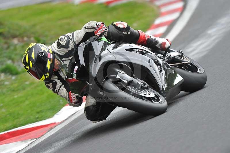 Motorcycle action photographs;Trackday digital images;cadwell;cadwell park photographs;event digital images;eventdigitalimages;motor racing louth lincolnshire;no limits trackdays;peter wileman photography;trackday;trackday photos