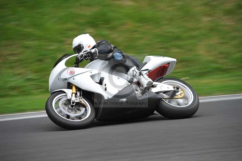 Motorcycle action photographs;Trackday digital images;cadwell;cadwell park photographs;event digital images;eventdigitalimages;motor racing louth lincolnshire;no limits trackdays;peter wileman photography;trackday;trackday photos