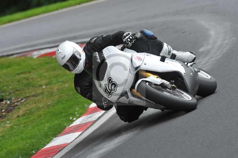 Motorcycle action photographs;Trackday digital images;cadwell;cadwell park photographs;event digital images;eventdigitalimages;motor racing louth lincolnshire;no limits trackdays;peter wileman photography;trackday;trackday photos
