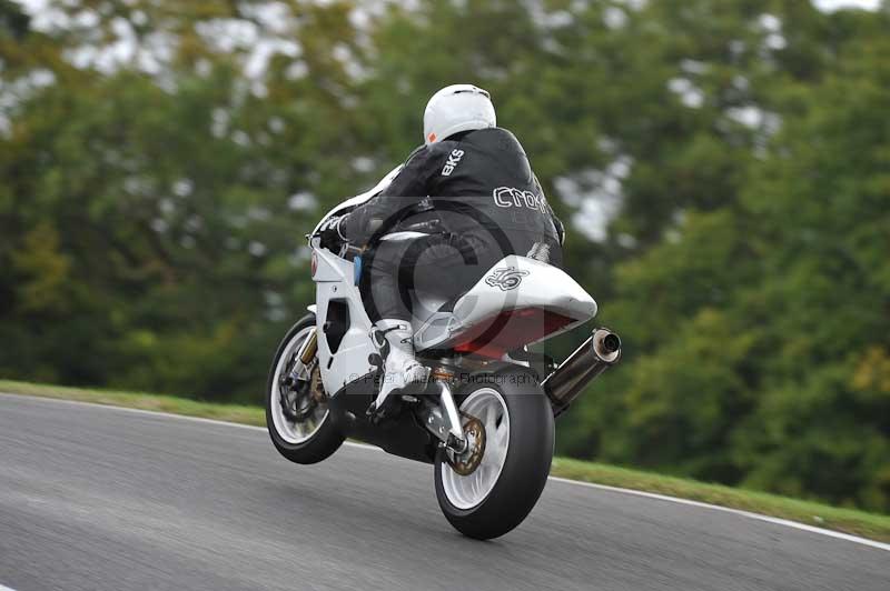 Motorcycle action photographs;Trackday digital images;cadwell;cadwell park photographs;event digital images;eventdigitalimages;motor racing louth lincolnshire;no limits trackdays;peter wileman photography;trackday;trackday photos