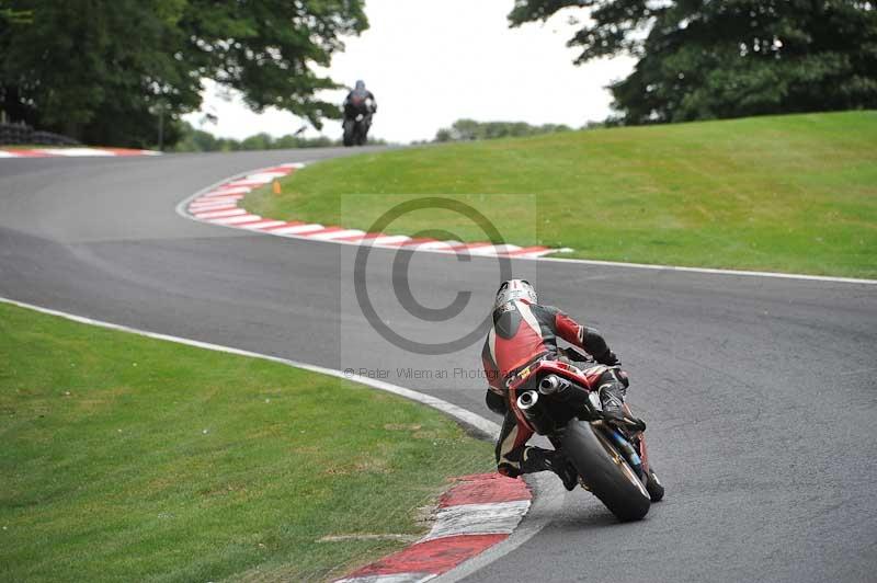 Motorcycle action photographs;Trackday digital images;cadwell;cadwell park photographs;event digital images;eventdigitalimages;motor racing louth lincolnshire;no limits trackdays;peter wileman photography;trackday;trackday photos