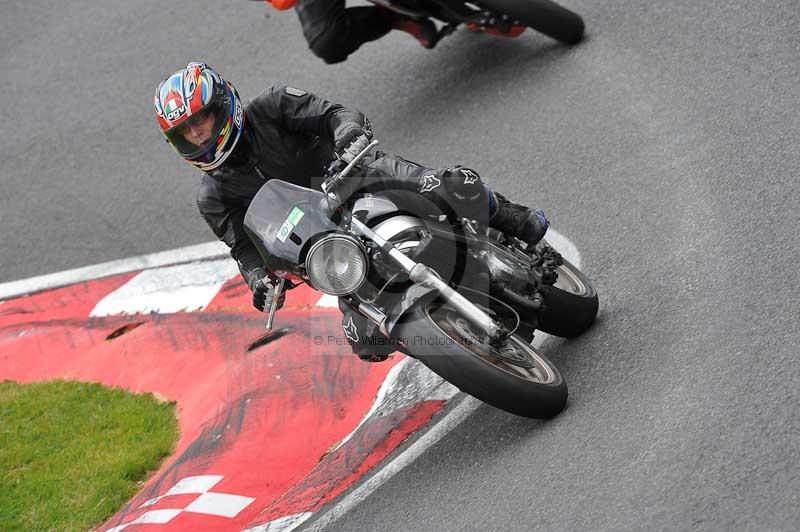 Motorcycle action photographs;Trackday digital images;cadwell;cadwell park photographs;event digital images;eventdigitalimages;motor racing louth lincolnshire;no limits trackdays;peter wileman photography;trackday;trackday photos